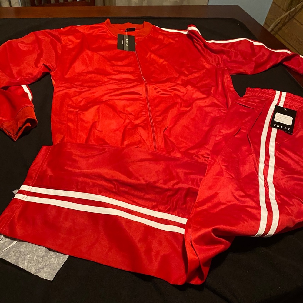 Men’s athletic jogging suit